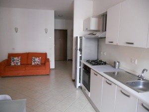 soggiorno con angolo K e divano letto