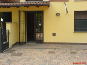 INGRESSO INDIPENDENTE CON GIARDINO ESCLUSIVO E POSTO AUTO