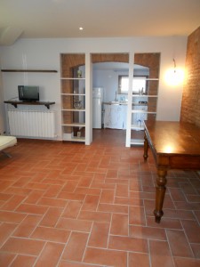 1 - soggiorno con angolo cottura