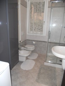 5 - bagno con doccia