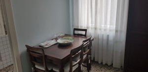 4 - tavolo con sedie