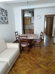 1 - soggiorno con angolo cottura