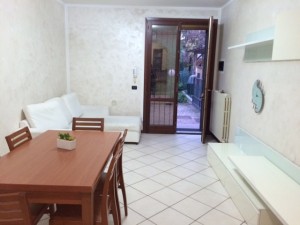 2 - soggiorno con accesso al giardino esclusivo