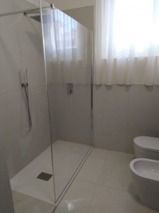 BAGNO CON DOCCIA