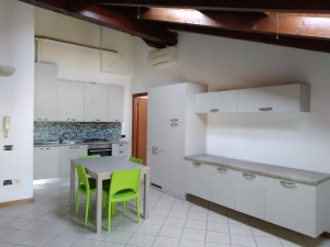 2- Soggiorno con angolo cottura