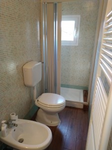 8- Bagno con doccia