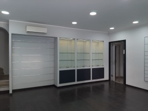 1- Vano principale con vetrina