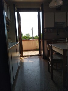 cucina con balconcino