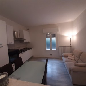 1- Soggiorno con angolo cottura