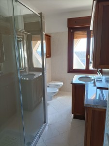 8 - 2 bagno con doccia