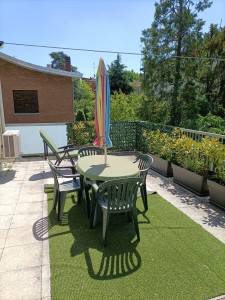 2 - Terrazzo con zona pranzo all'aperto