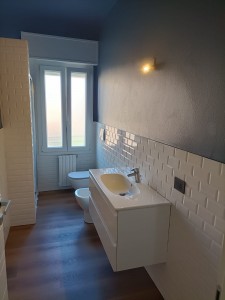 4 - PARTICOLARE BAGNO IN FASE DI FINITURA