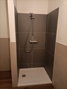 5 - BAGNO N. 2 - PARTICOLARE DOCCIA IN FASE FINITURA