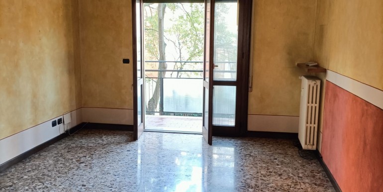 4 - salotto con balconcino