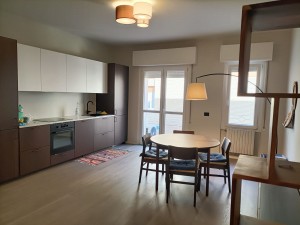 1 - SOGGIORNO CON ANGOLO COTTURA E BALCONCINO