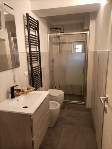3 - Bagno con doccia