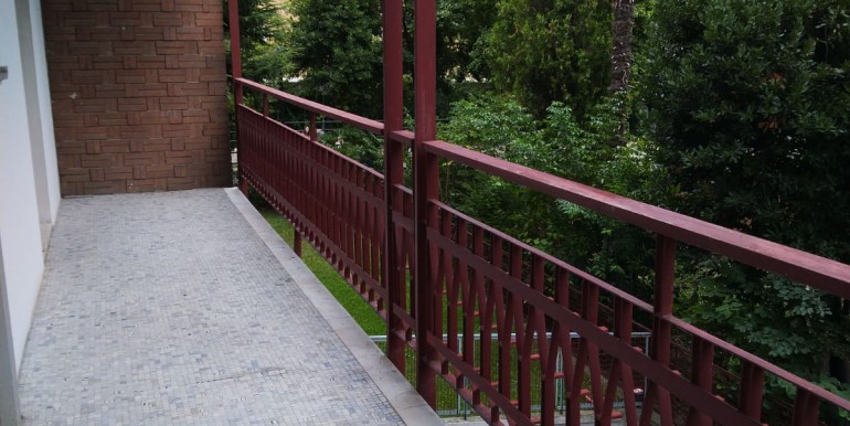 6 - Balcone con affaccio sul verde
