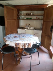 1 - soggiorno con angolo cottura a scomparsa