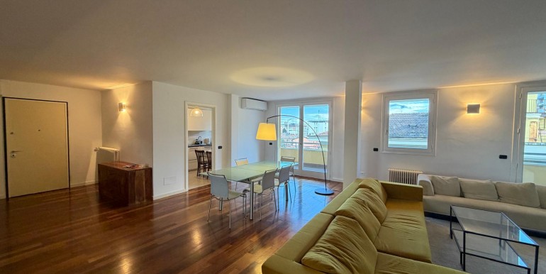 1 - soggiorno con terrazzo