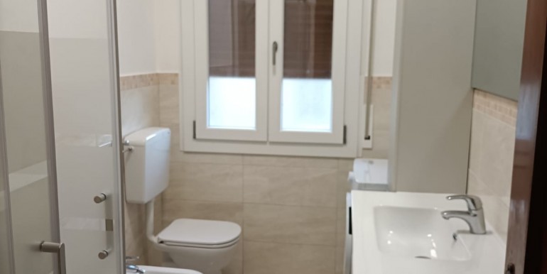7 - Bagno con doccia