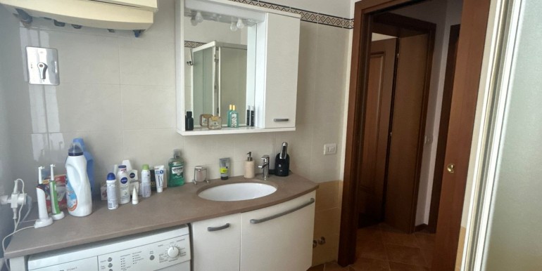 11 - bagno con lavatrice