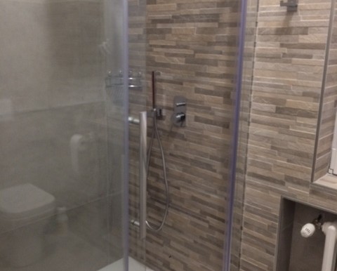 9-Bagno con doccia