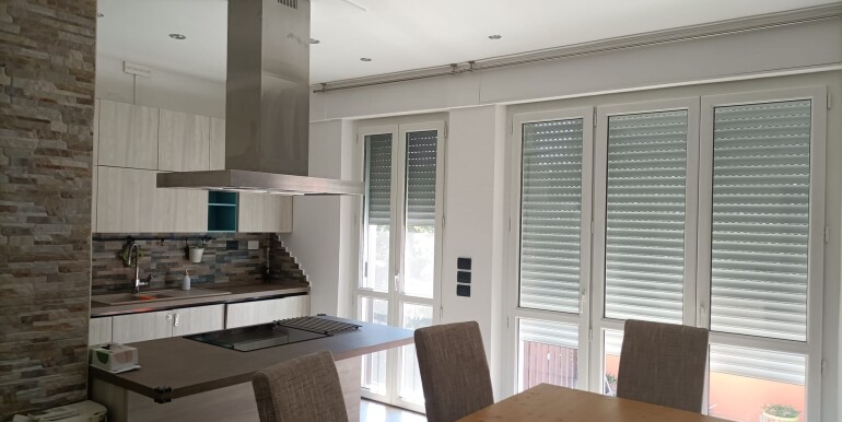 1 - soggionro con angolo cottura e balcone