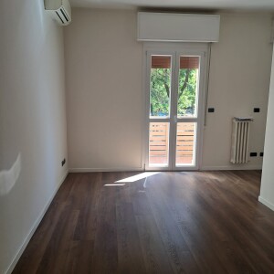 2- Soggiorno con balconcino