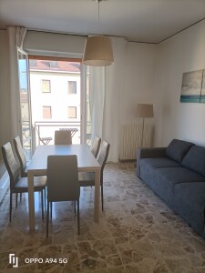 2 - soggiorno con dicano letto