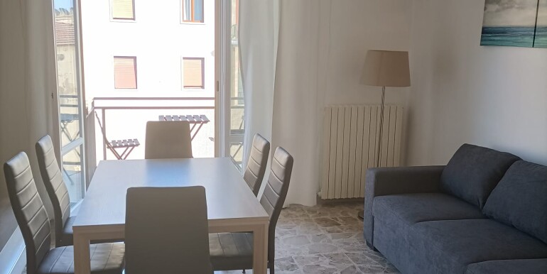 2 - soggiorno con dicano letto