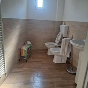 6- BAGNO CON SANITARI