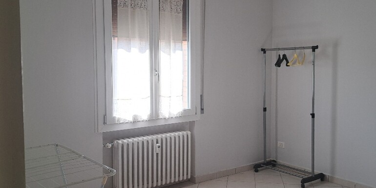 9 -CAMERA SECONDA