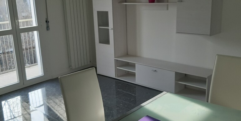 1- Soggiorno con balcone